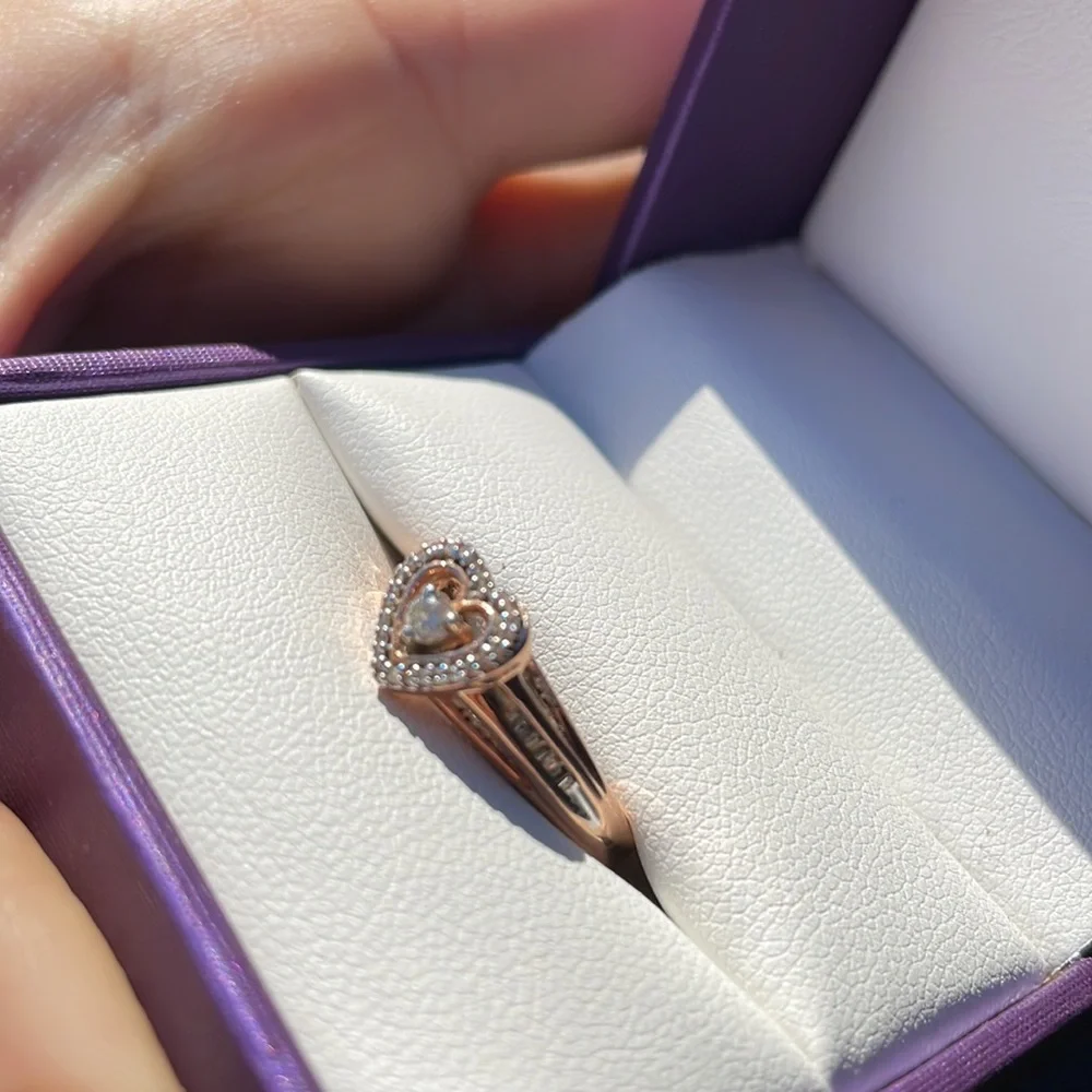 Gorgeous ring - Picture 3 of 7